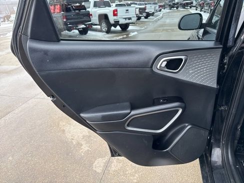 Used 2022 Kia Soul LX image 40
