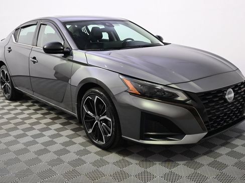 Used 2023 Nissan Altima 2.5 SR w/ SR Premium Package AWD/4WD image 8