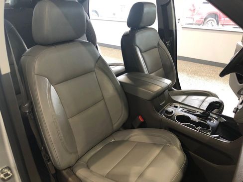 Used 2019 Chevrolet Traverse Premier image 13