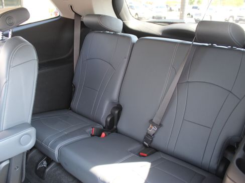 Used 2018 Buick Enclave Essence FWD image 28