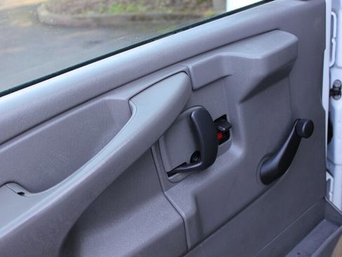 Used 2007 Chevrolet Express 1500 AWD image 11