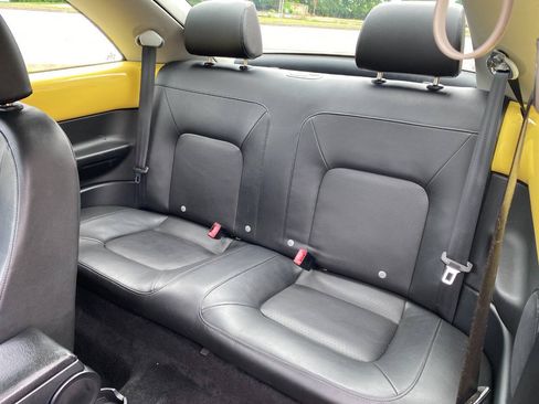 Used 2009 Volkswagen Beetle Coupe FWD image 18