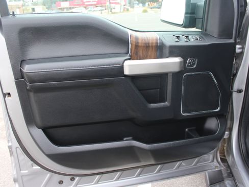 Used 2020 Ford F150 Lariat image 29