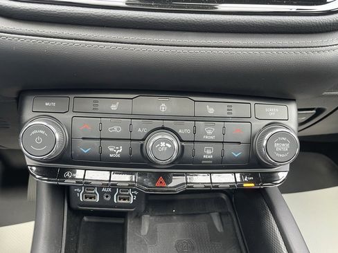 Used 2022 Dodge Durango GT image 41