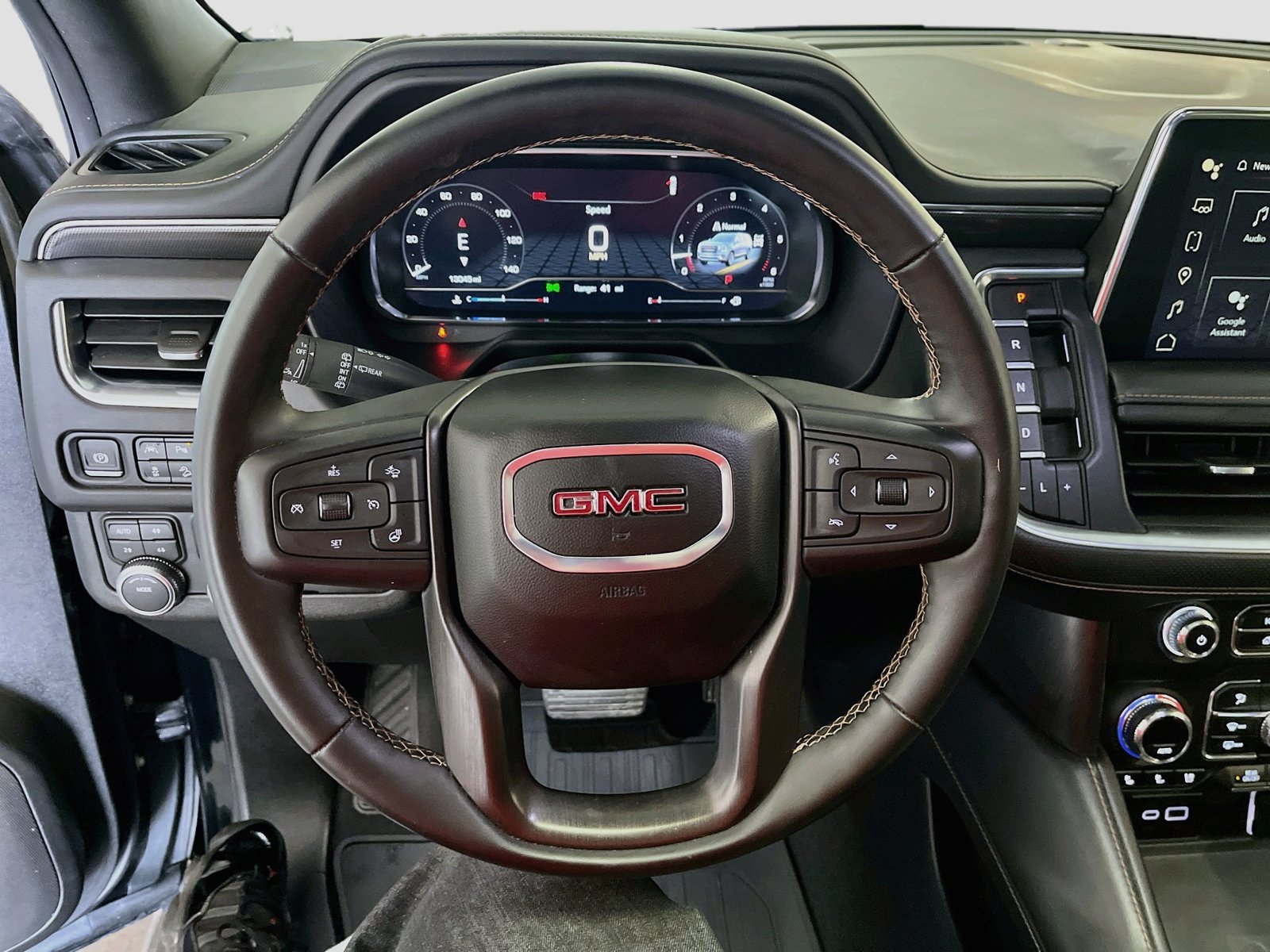 Used 2024 GMC Yukon AT4 AWD/4WD image 11
