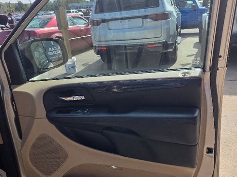 Used 2015 Dodge Grand Caravan American Value Package image 14