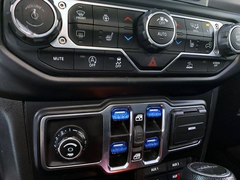 Used 2021 Jeep Gladiator Sport AWD/4WD image 16