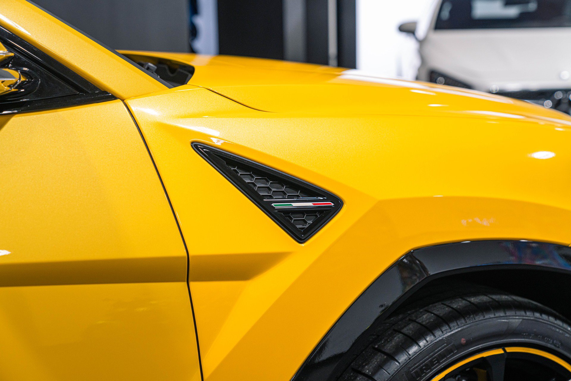 Used 2021 Lamborghini Urus AWD/4WD image 9