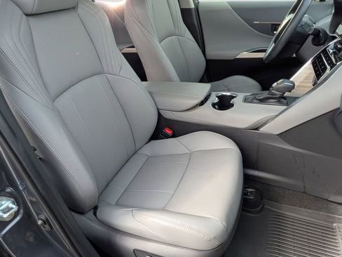 Used 2021 Toyota Venza Limited image 37