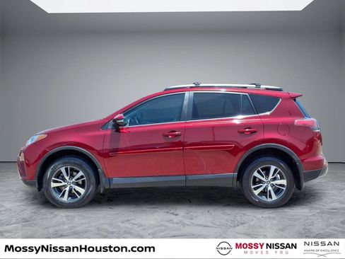 Used 2018 Toyota RAV4 XLE FWD image 5