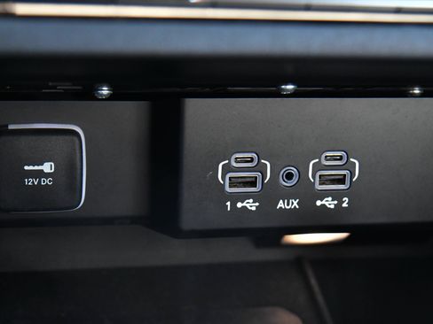 Used 2024 Jeep Wagoneer L Series II RWD image 30