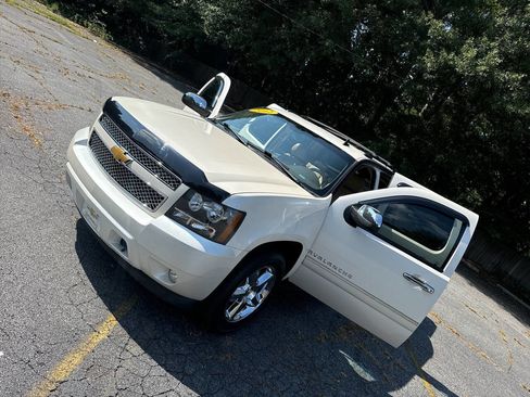 Used 2012 Chevrolet Avalanche LTZ image 29