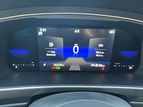 Certified 2022 Volkswagen Tiguan SE R-Line image 19