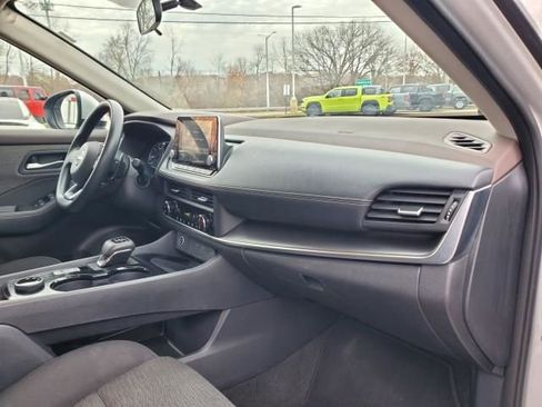 Used 2023 Nissan Rogue SV image 13