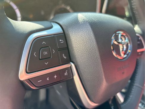 Used 2023 Toyota Highlander XSE AWD/4WD image 13