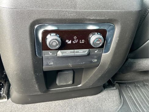 Used 2026 GMC Yukon Denali w/ Sun & Power Step Package AWD/4WD image 12