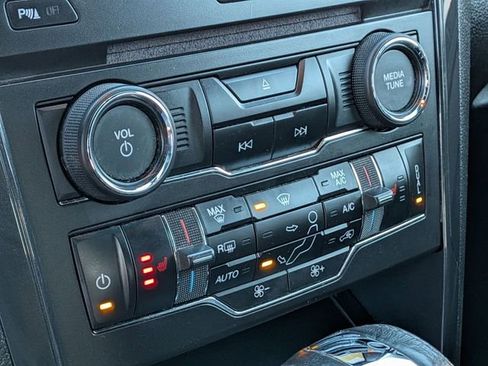 Used 2018 Ford Explorer XLT w/ Equipment Group 202A image 20