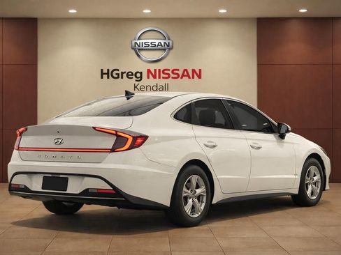 Used 2023 Hyundai Sonata SE FWD image 2