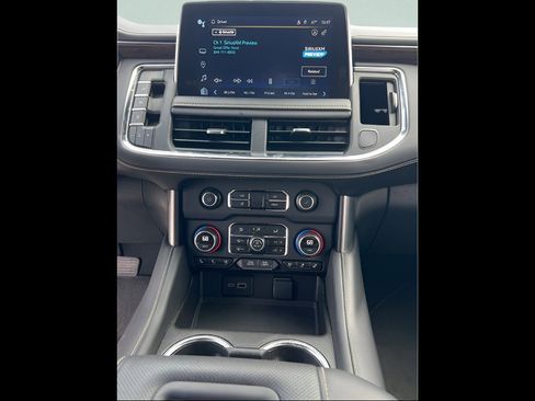 Used 2023 Chevrolet Suburban Premier image 10