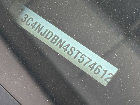 Used 2025 Jeep Compass Latitude AWD/4WD image 29
