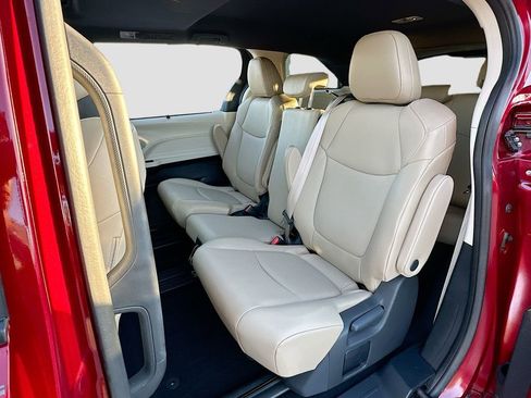 Used 2024 Toyota Sienna XLE image 24