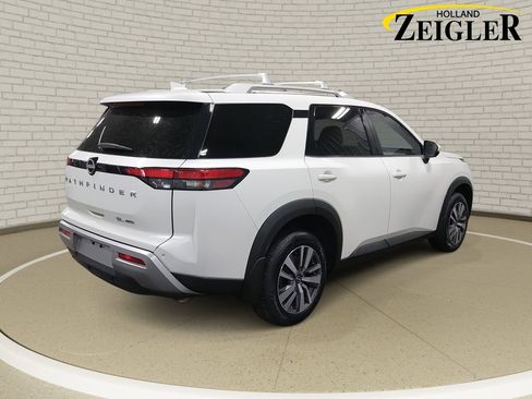 Used 2024 Nissan Pathfinder SL image 5
