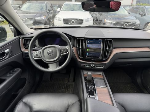 Certified 2022 Volvo XC60 B5 Momentum w/ Climate Package image 17