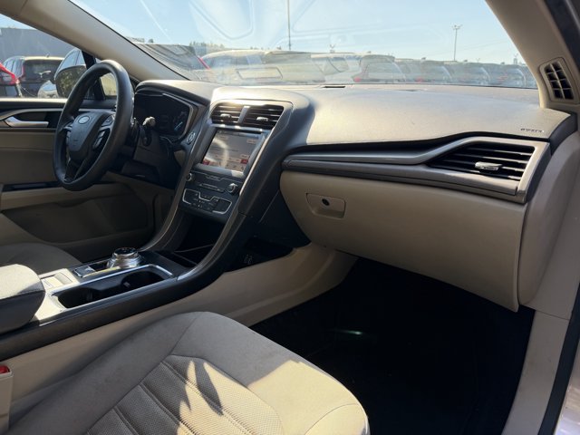 Used 2019 Ford Fusion SE FWD image 30