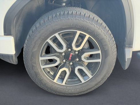 Used 2022 GMC Sierra 1500 AT4 w/ AT4 Premium Package AWD/4WD image 9