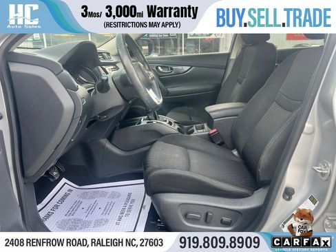 Used 2020 Nissan Rogue SV FWD image 12
