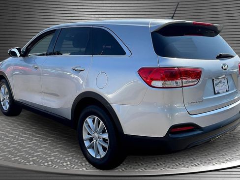 Used 2016 Kia Sorento L FWD image 4