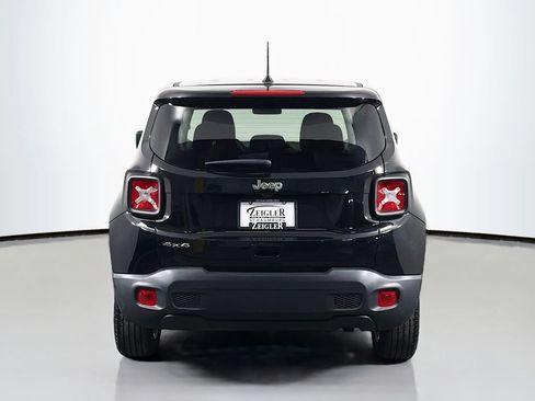 Used 2023 Jeep Renegade Latitude AWD/4WD image 6