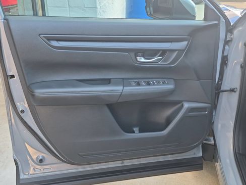 Used 2025 Honda CR-V EX image 12