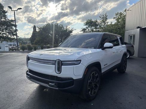 Used 2026 Rivian R1S Adventure AWD/4WD image 5