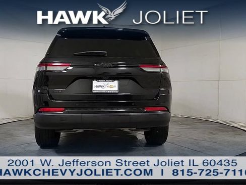 Used 2024 Jeep Grand Cherokee Altitude AWD/4WD image 7