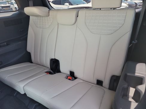 Used 2024 Hyundai Palisade Limited FWD image 12