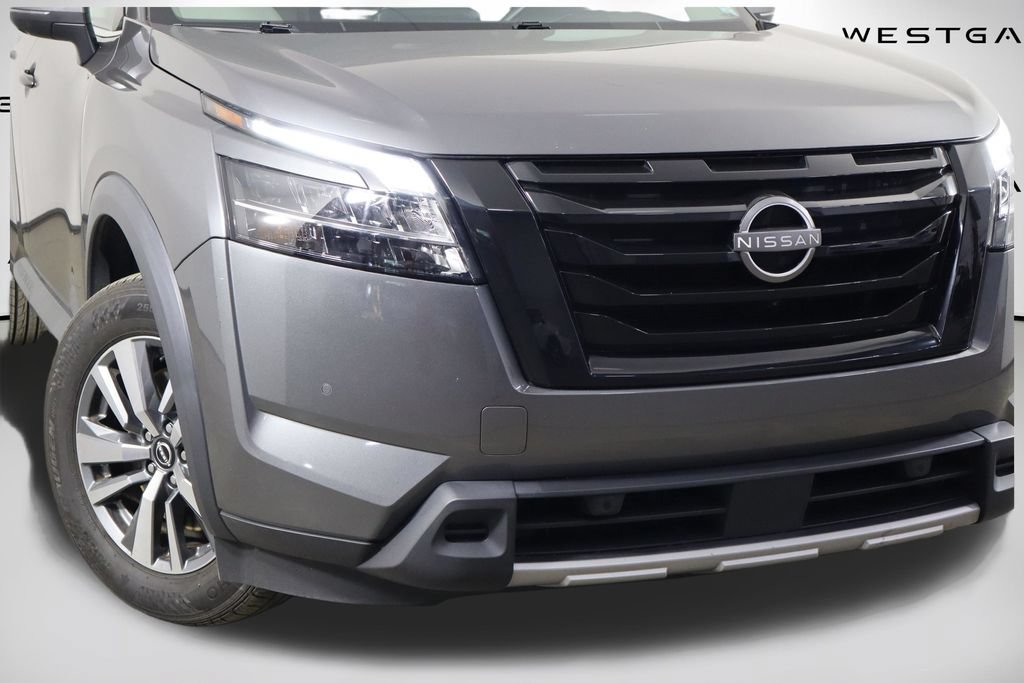 Used 2024 Nissan Pathfinder SL w/ Black Appearance Package FWD image 45
