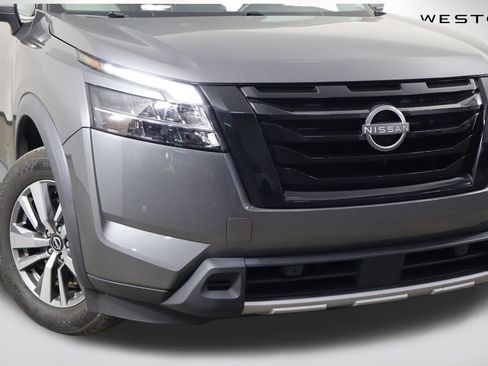 Used 2024 Nissan Pathfinder SL w/ Black Appearance Package FWD image 45