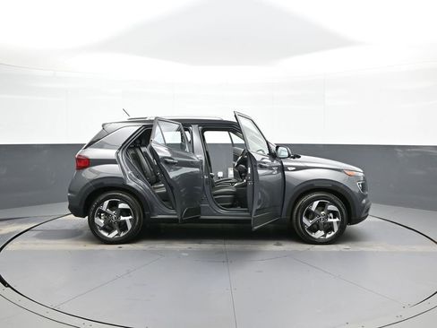 Certified 2023 Hyundai Venue Limited w/ Cargo Package image 40