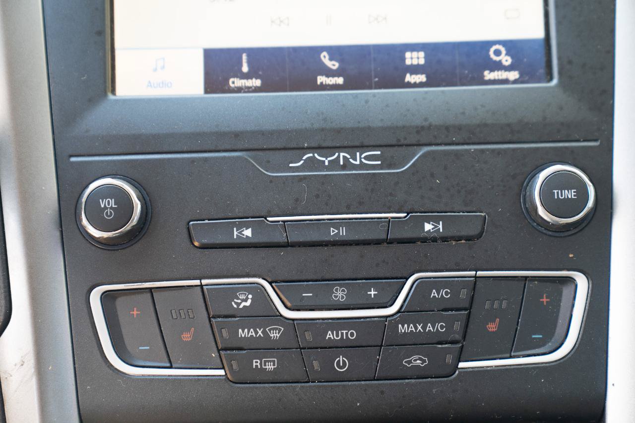 Used 2020 Ford Fusion SEL FWD image 26