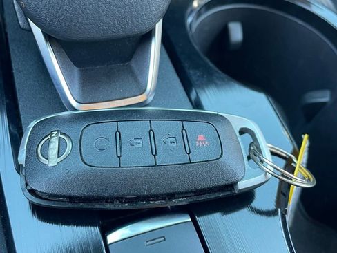 Used 2023 Nissan Rogue SV image 14