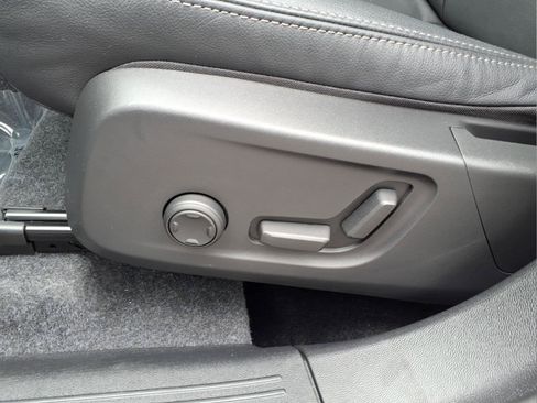 Certified 2026 Volvo XC40 B5 Plus AWD/4WD image 19