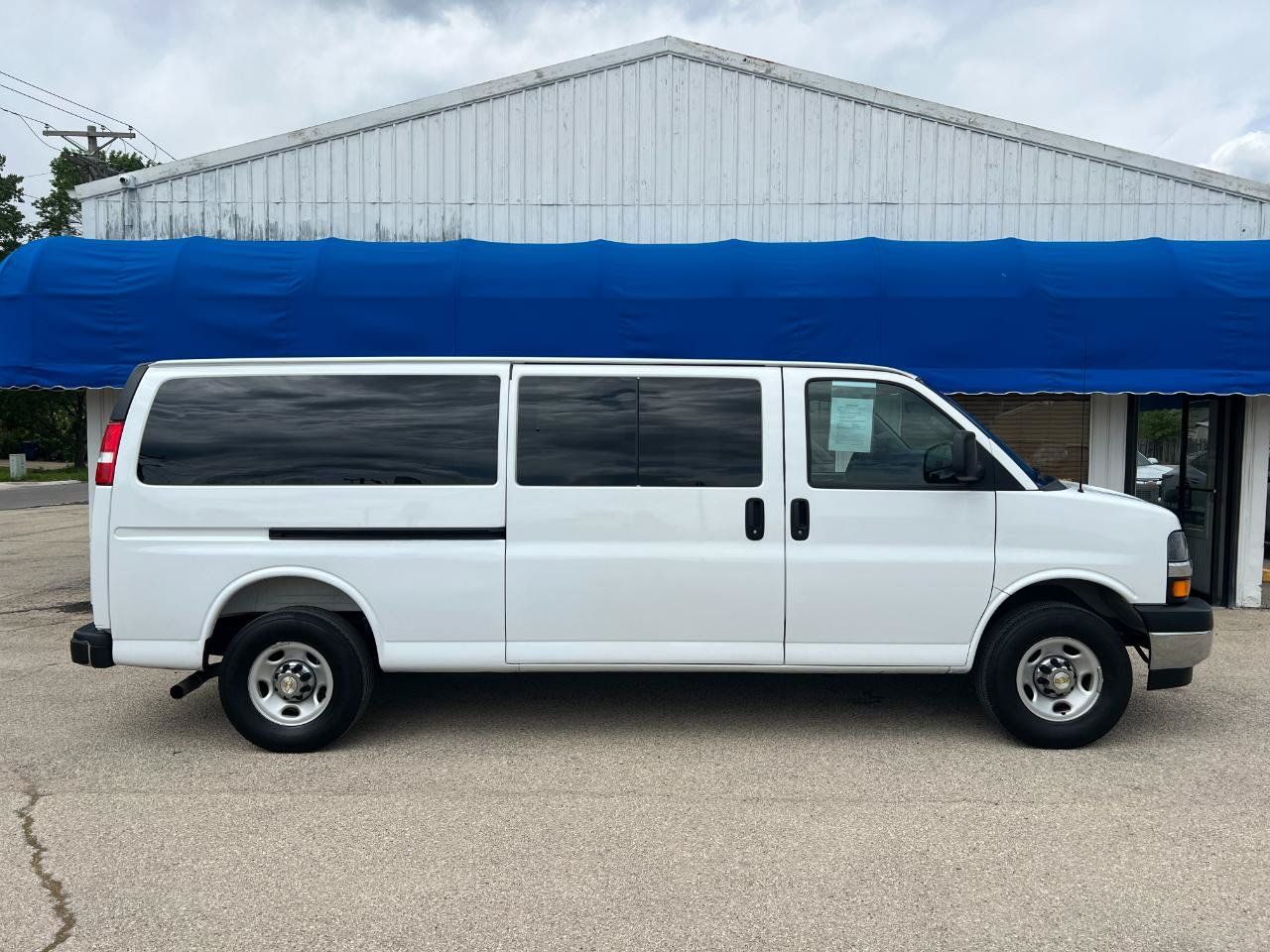 Used 2025 Chevrolet Express 3500 LT w/ LT Preferred Equipment Group RWD image 22