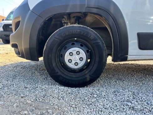 Used 2024 RAM ProMaster 2500 w/ Convenience Group FWD image 12