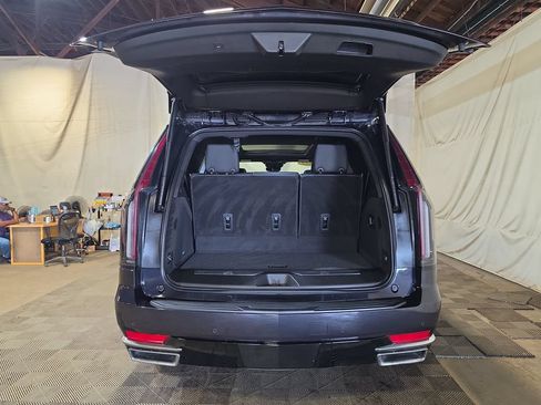 Used 2023 Cadillac Escalade Premium Luxury AWD/4WD image 21