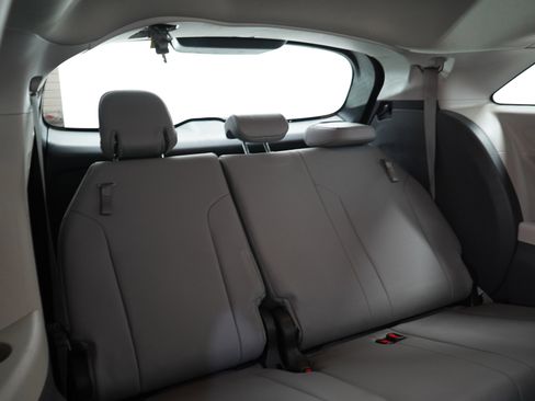 Used 2021 Toyota Sienna XLE AWD/4WD image 13