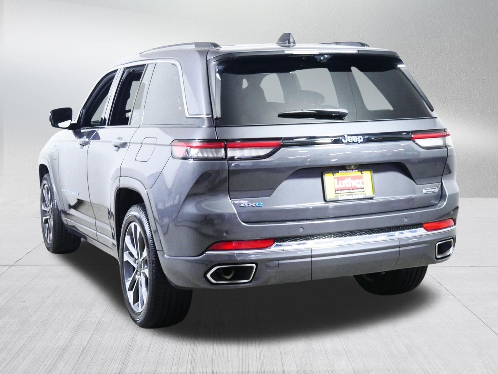 Used 2024 Jeep Grand Cherokee Overland w/ Advanced Protech Group III AWD/4WD image 5