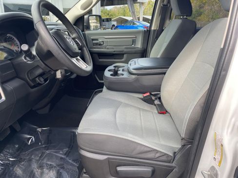 Used 2022 RAM 1500 Classic SLT image 25