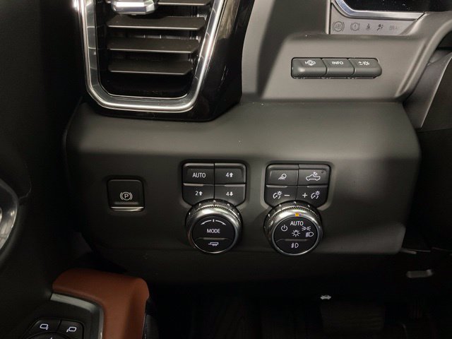 Used 2025 GMC Sierra 2500 Denali Ultimate w/ Max Trailering Package AWD/4WD image 27
