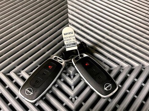 New 2025 Nissan Pathfinder S image 13